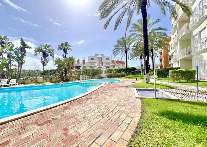 Апартаменти Modern 6 With Pool By Homing *