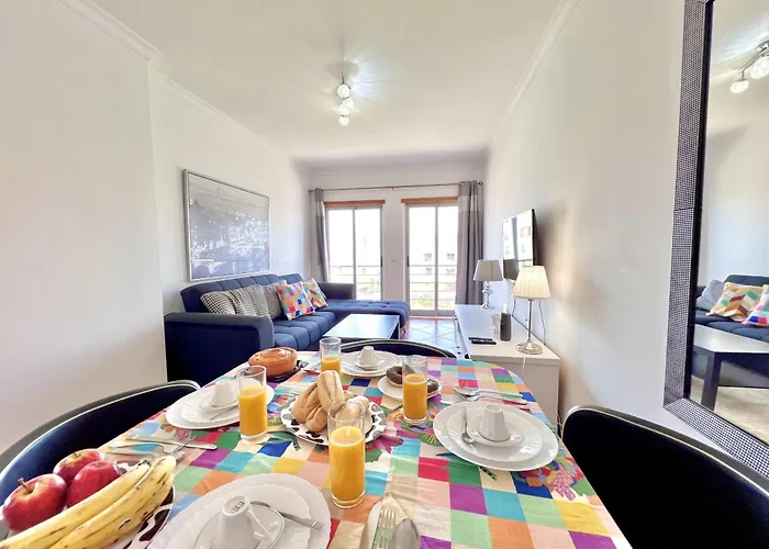 Апартаменти Modern 6 With Pool By Homing