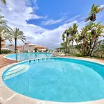 Modern 6 With Pool By Homing Apartamento *